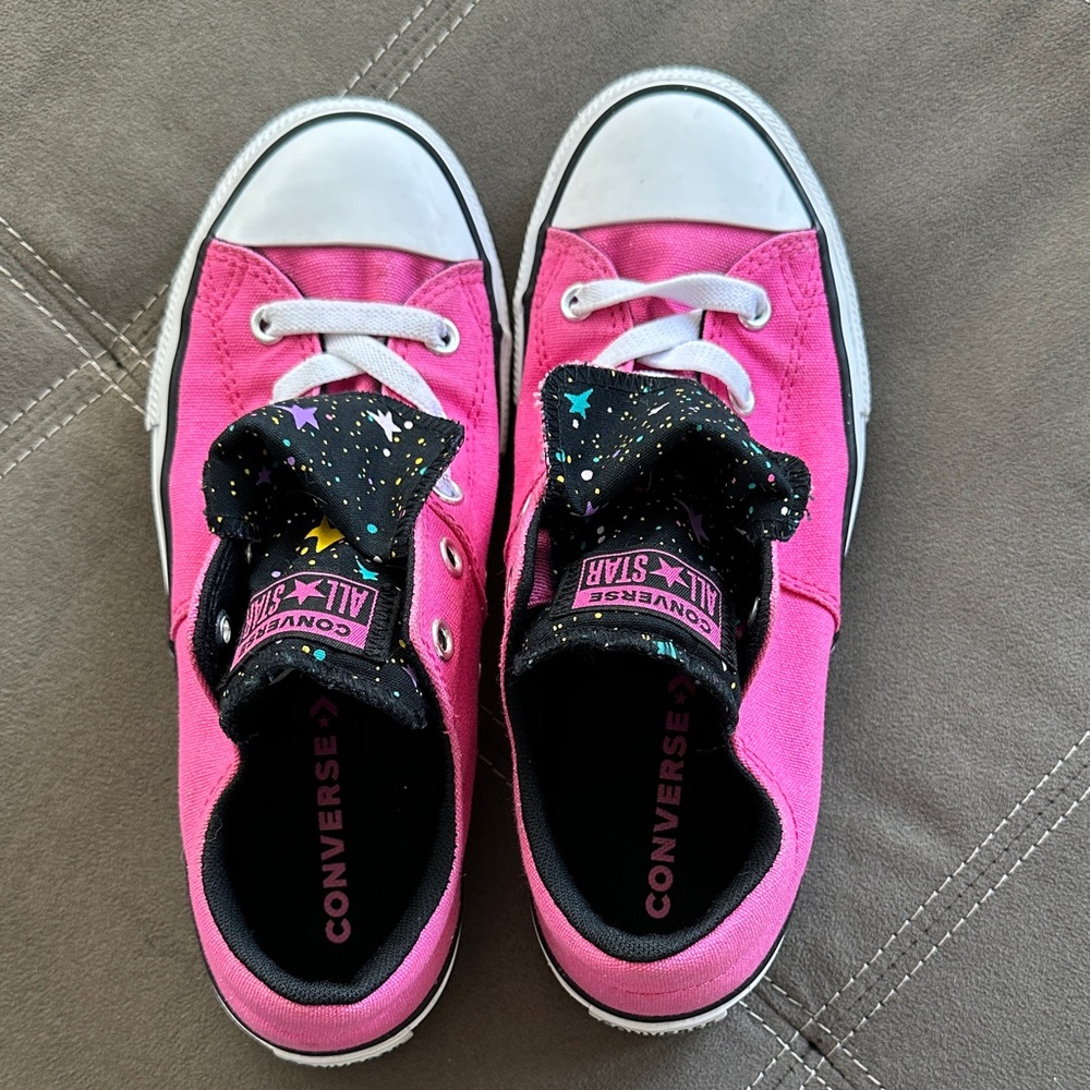 Converse Kids Pink Sneakers with Starry Black Tongue